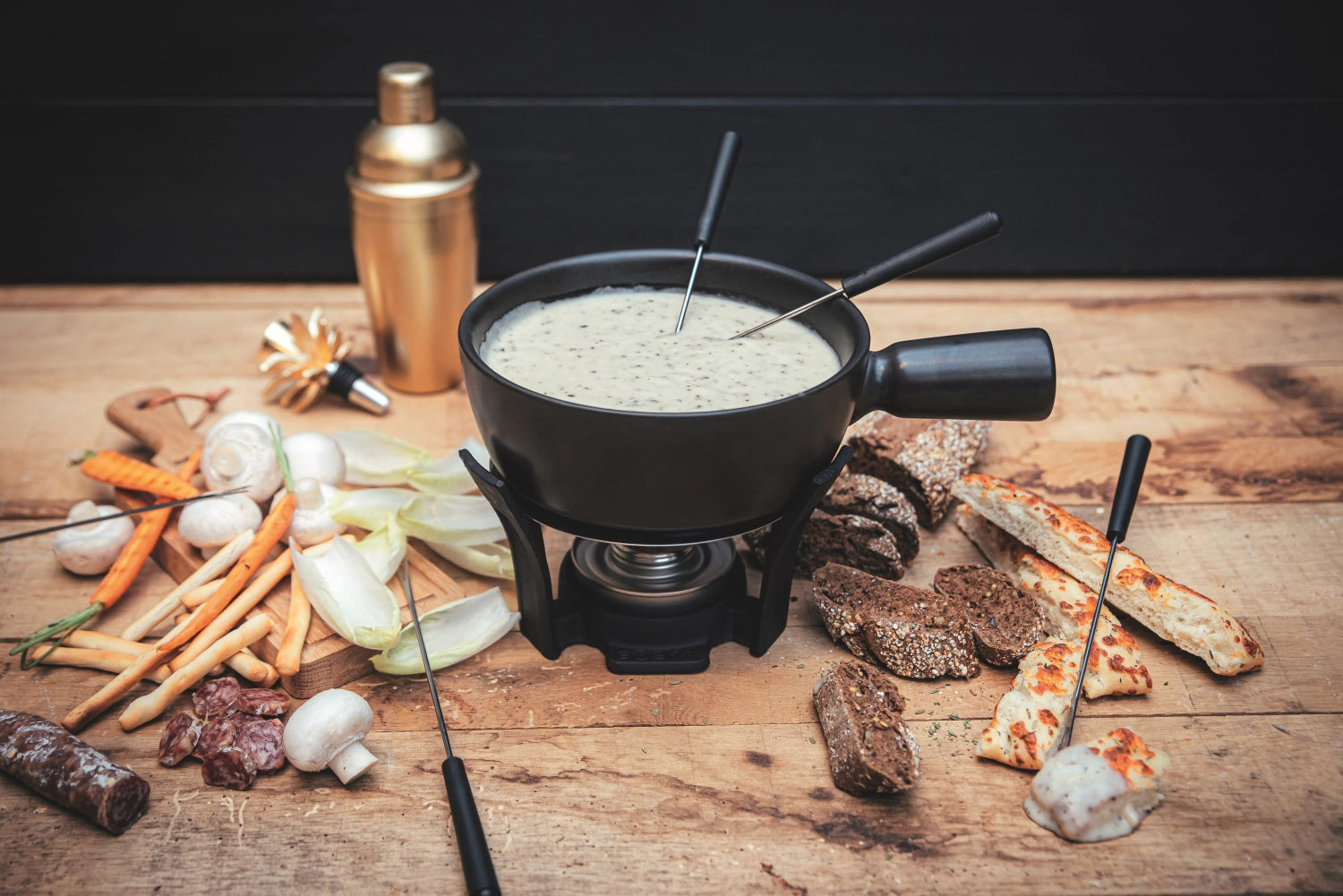 Elegantes Fondue-Set Nero von Boska, 1.3L, ideal für gesellige Abende mit Freunden und Familie, stilvolles Design und praktische Handhabung.