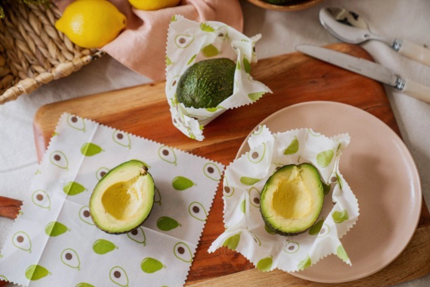 Erleben Sie die umweltfreundlichen Bienenwachs Wraps Avocado 20x20cm von Nuts Innovations – ideal für die nachhaltige Aufbewahrung Ihrer Lebensmittel!
