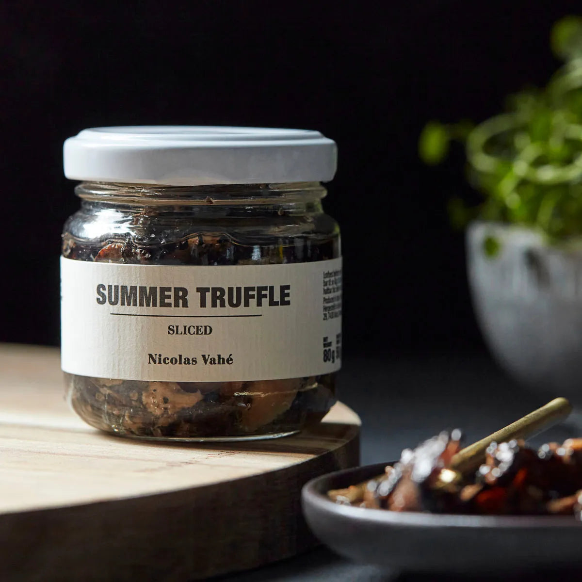 Sliced summer truffle in Grau präsentiert im Onlineshop von KAQTU Design AG. Lebensmittel ist von Nicolas Vahé