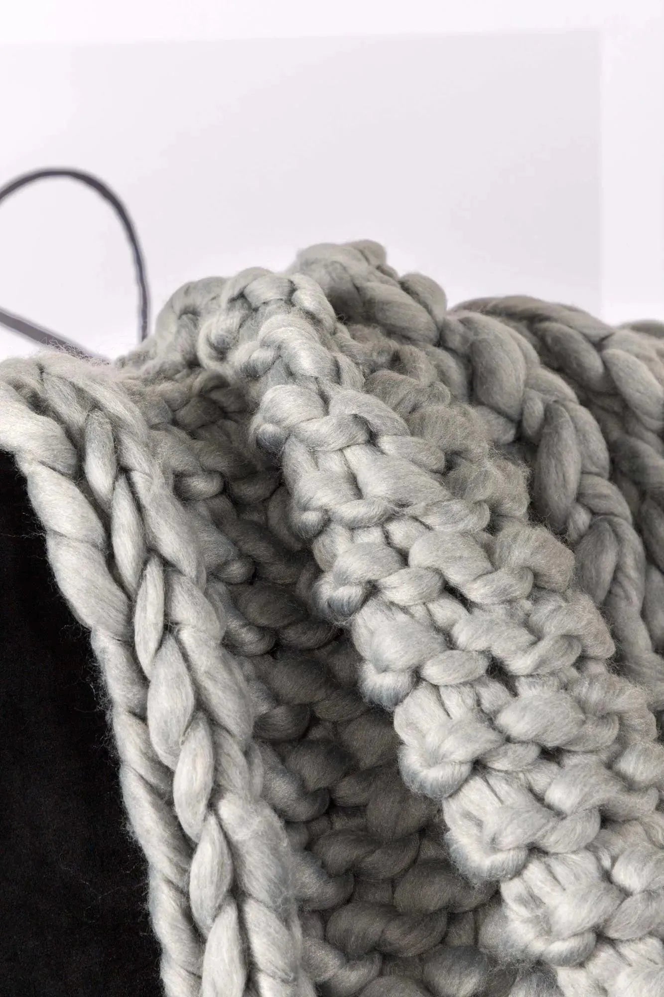 Gemütliche Kate Throw von Venture Home in sanftem Creme-Ton.
