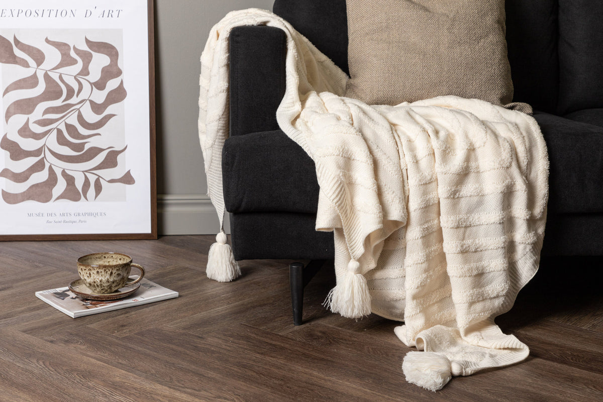 Katlyn Throw in Cremefarben präsentiert im Onlineshop von KAQTU Design AG. Wolldecke ist von Venture Home