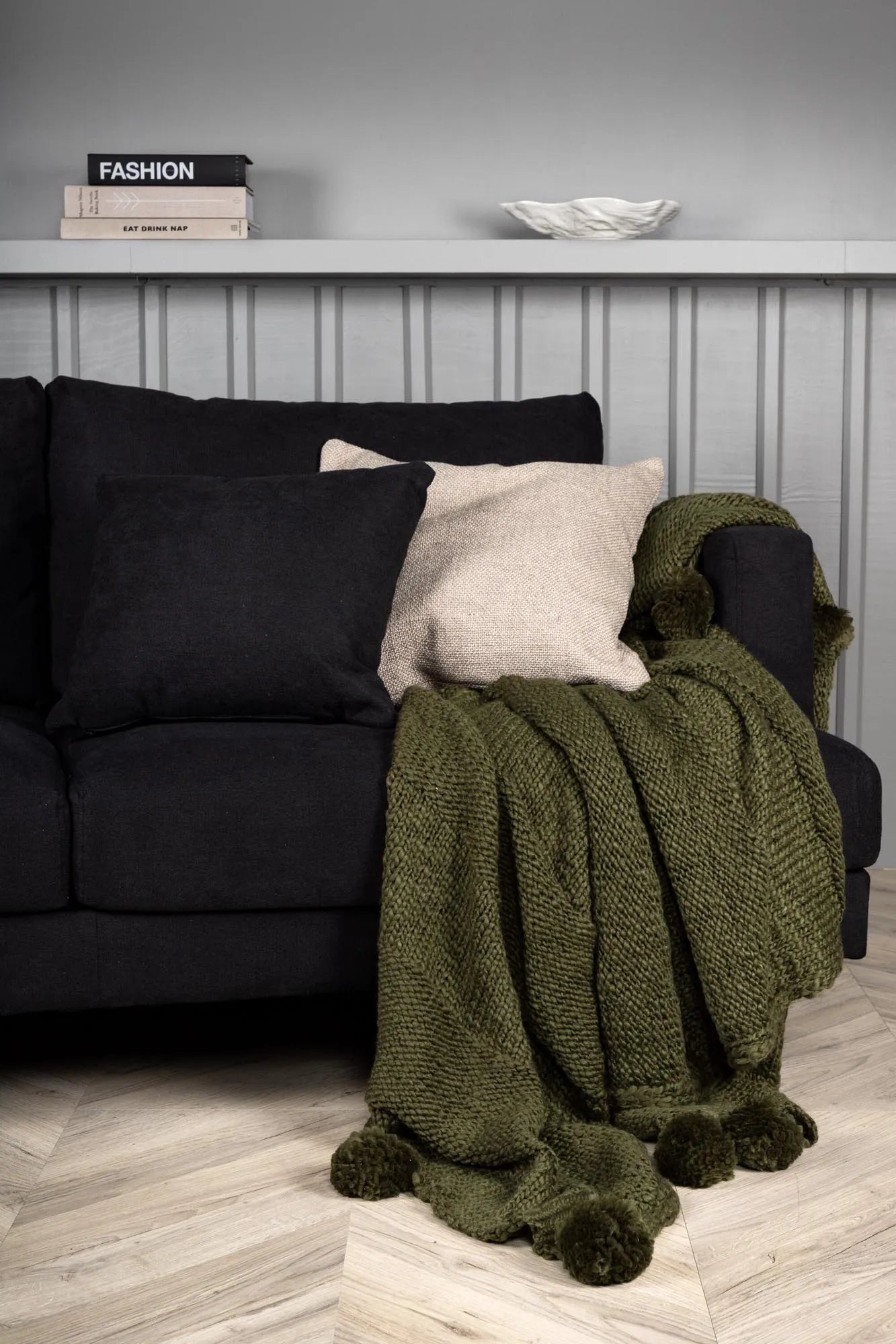 Anny Throw: Luxuriöse, beige Decke für stilvolle Entspannung.