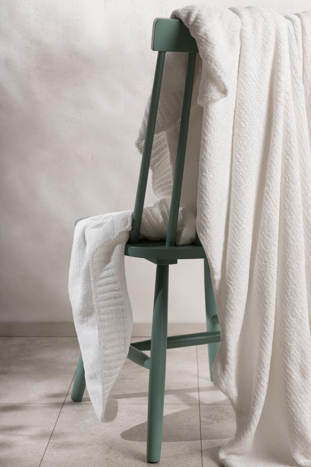 Ally Throw in Weiss präsentiert im Onlineshop von KAQTU Design AG. Wolldecke ist von Venture Home