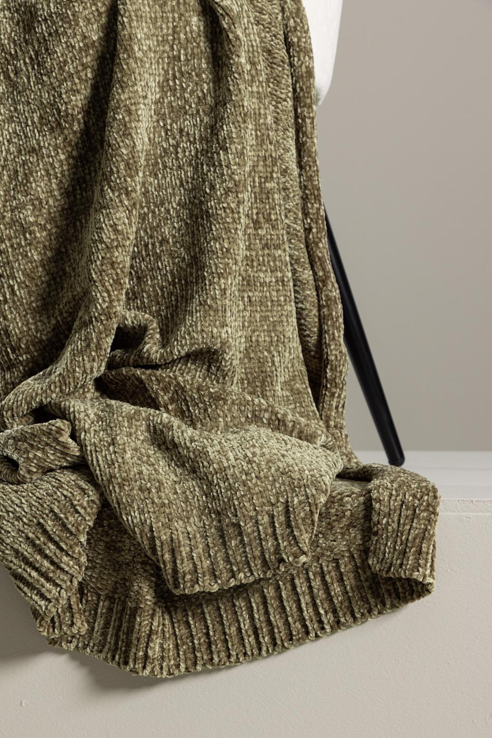 Ally Throw in Moosgrün präsentiert im Onlineshop von KAQTU Design AG. Wolldecke ist von Venture Home