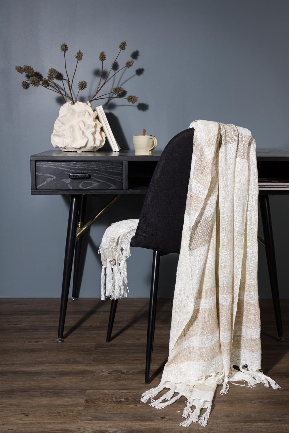 Sandy Throw in Offwhite/Beige/Braun präsentiert im Onlineshop von KAQTU Design AG. Wolldecke ist von Venture Home