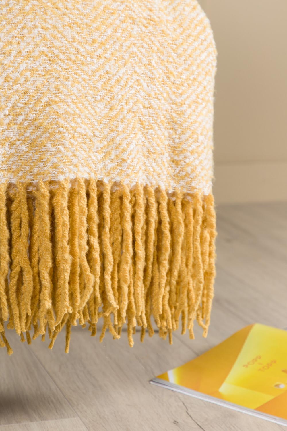 Toby Throw in Gelb präsentiert im Onlineshop von KAQTU Design AG. Wolldecke ist von Venture Home