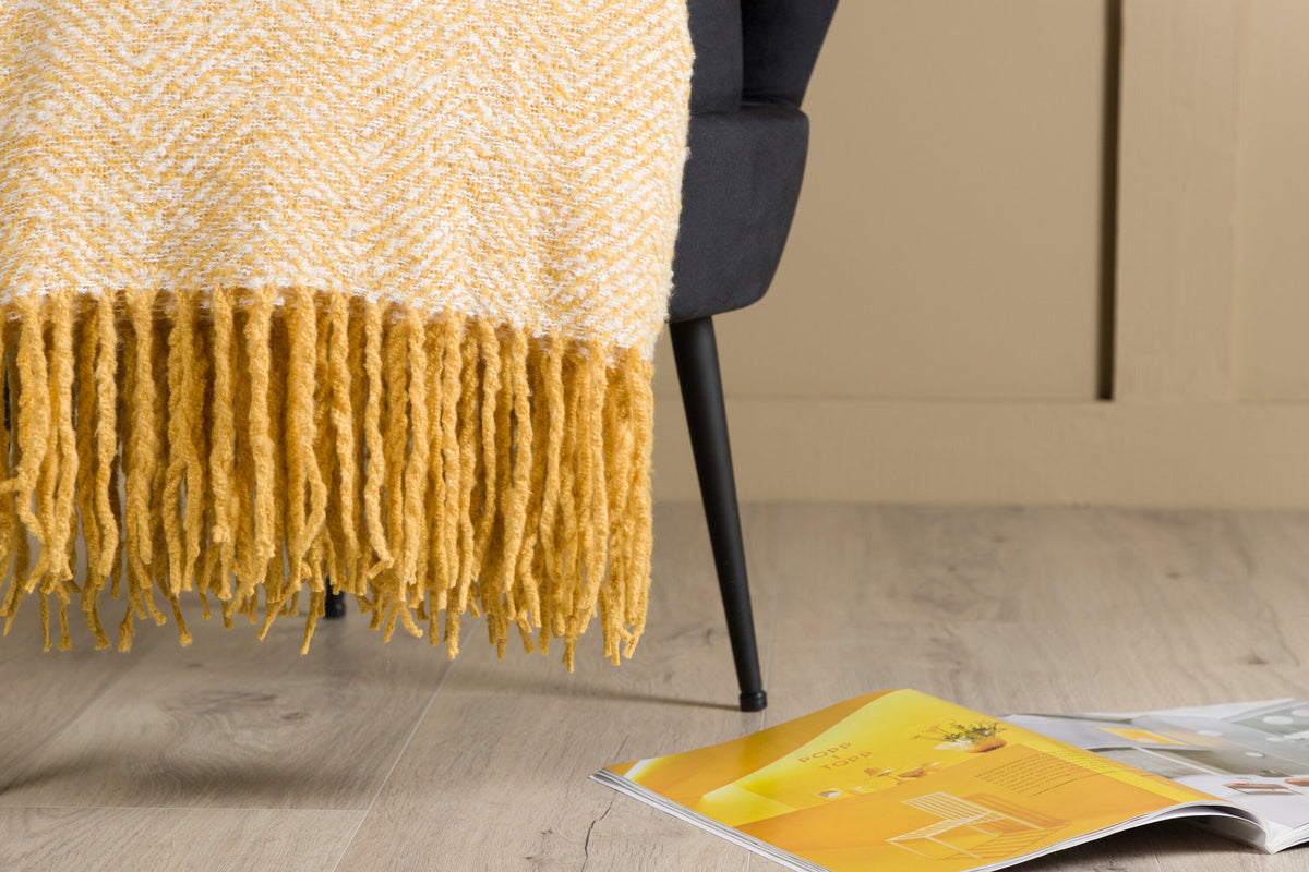 Toby Throw in Gelb präsentiert im Onlineshop von KAQTU Design AG. Wolldecke ist von Venture Home