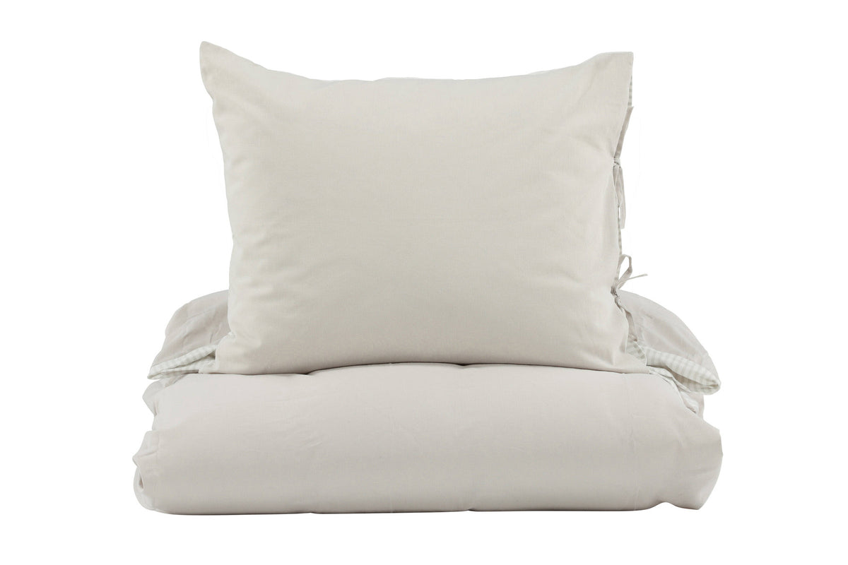 Jenna Bettgarnitur in Hellgrau präsentiert im Onlineshop von KAQTU Design AG. Bettwäsche ist von Venture Home