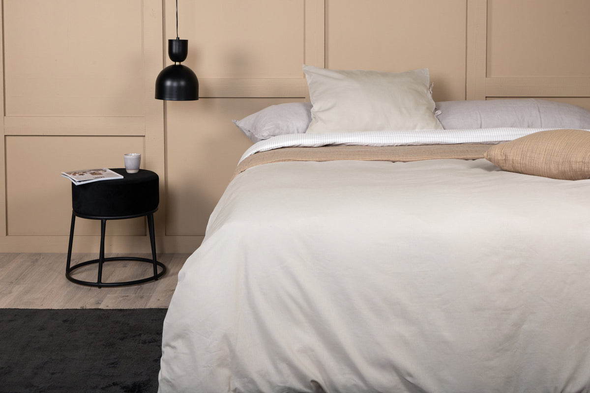 Jenna Bettgarnitur in Hellgrau präsentiert im Onlineshop von KAQTU Design AG. Bettwäsche ist von Venture Home