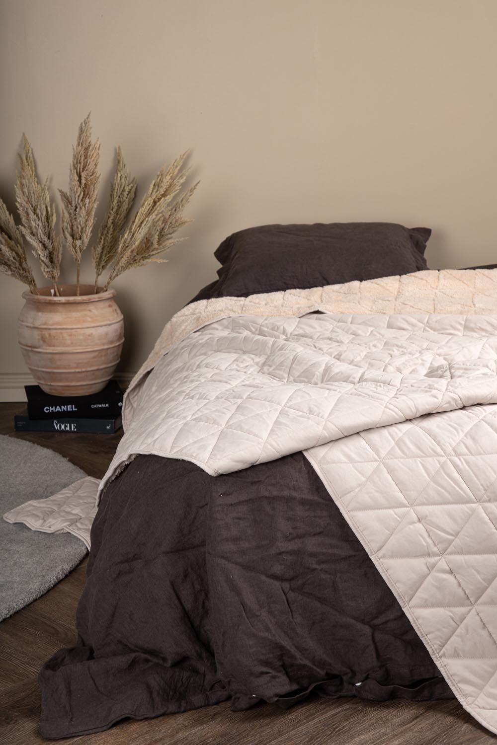 Nilla Tagesdecke in Beige präsentiert im Onlineshop von KAQTU Design AG. Bettüberwurf ist von Venture Home