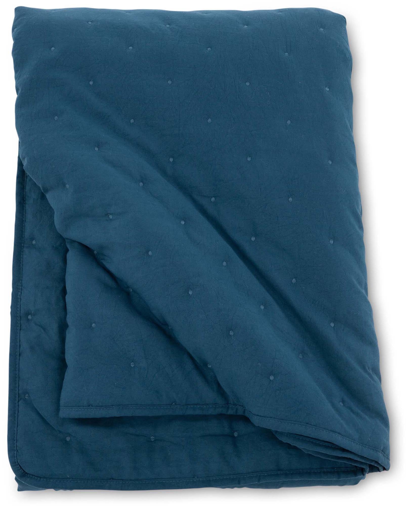 Entdecken Sie die stilvolle Sally Tagesdecke von Venture Home – aus hochwertigem Polyester, pflegeleicht und perfekt für eine gemütliche Schlafzimmeratmosphäre.