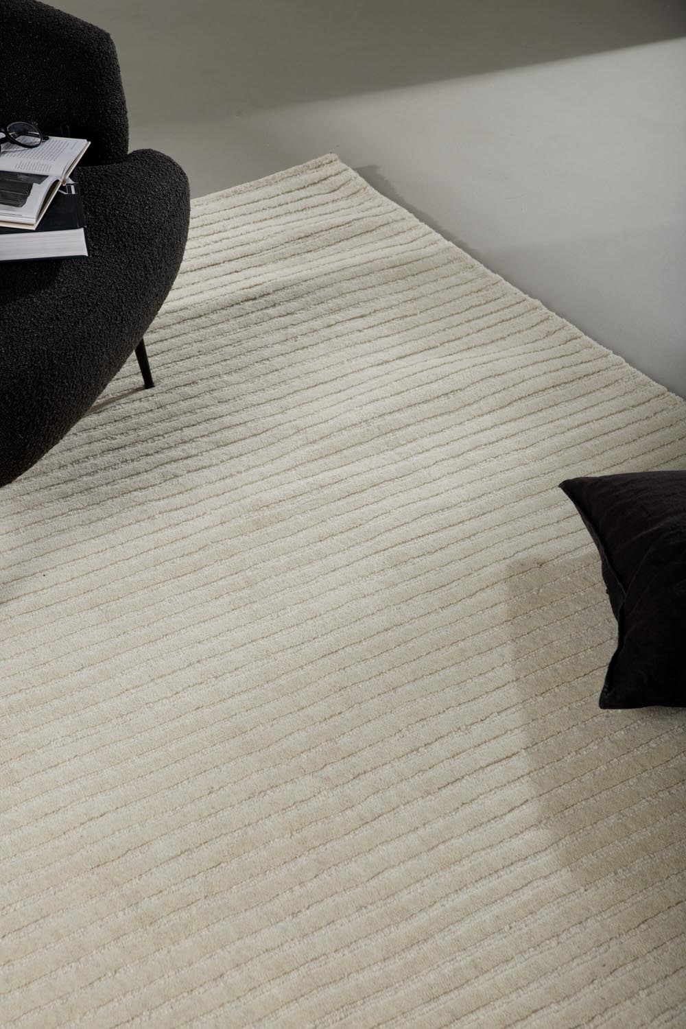 Milton Teppich in Weiss präsentiert im Onlineshop von KAQTU Design AG. Teppich ist von Venture Home