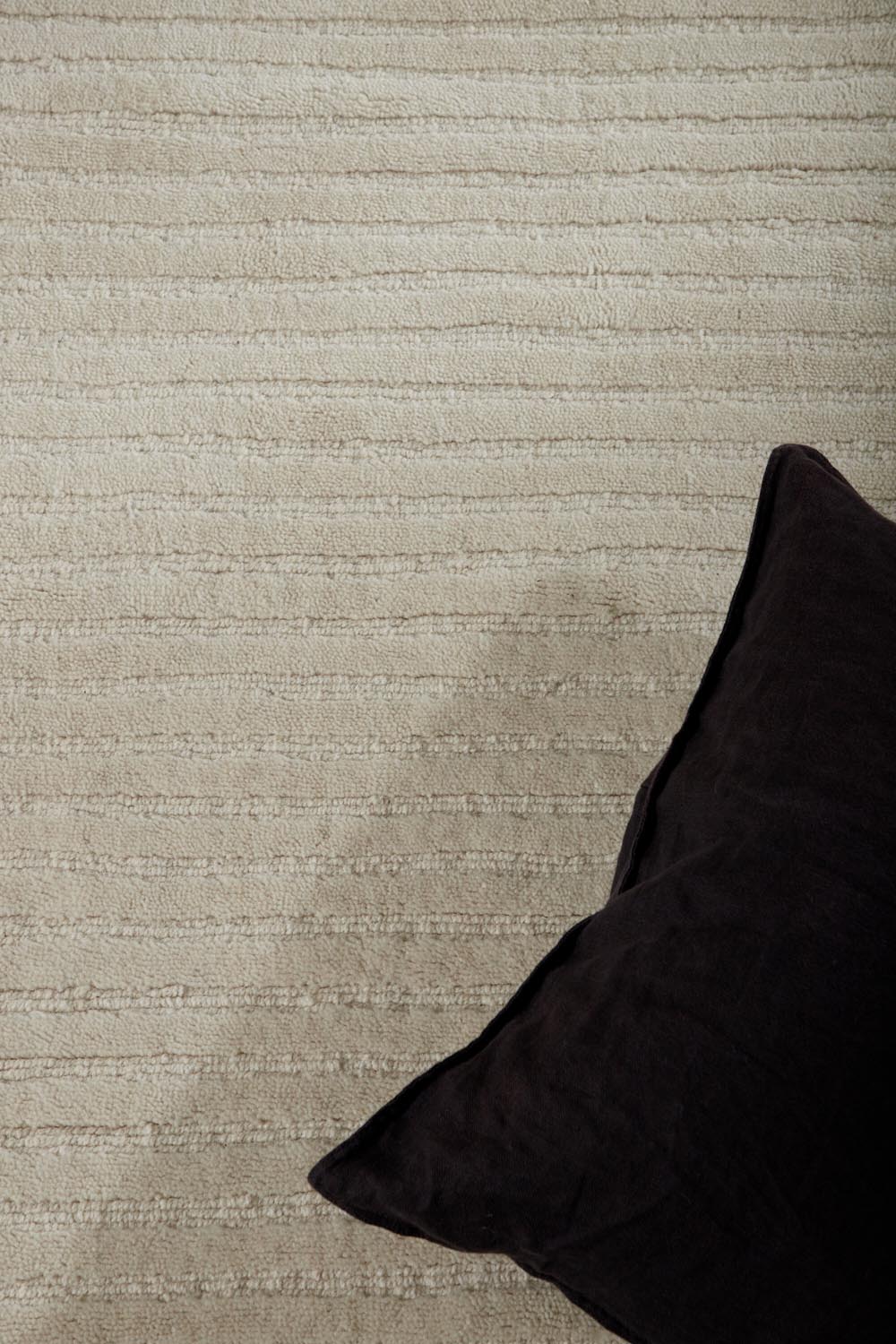 Milton Teppich in Weiss präsentiert im Onlineshop von KAQTU Design AG. Teppich ist von Venture Home