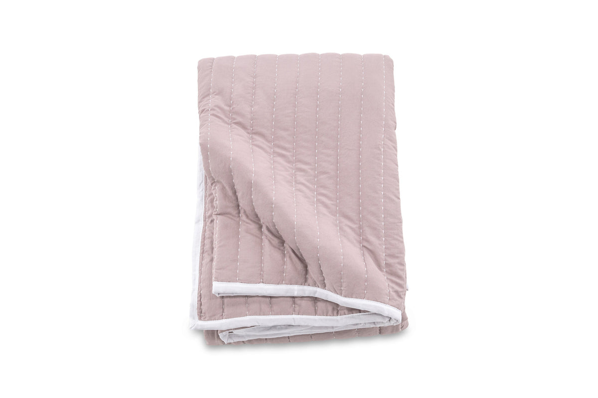 Tagesdecke Juni in Altrosa präsentiert im Onlineshop von KAQTU Design AG. Bettüberwurf ist von Venture Home