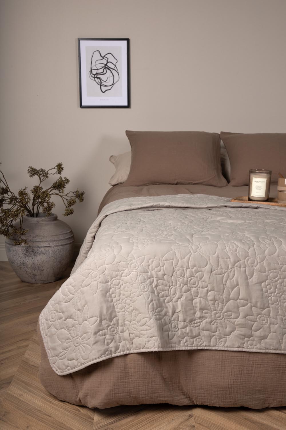 Niki Tagesdecke in Beige präsentiert im Onlineshop von KAQTU Design AG. Bettüberwurf ist von Venture Home