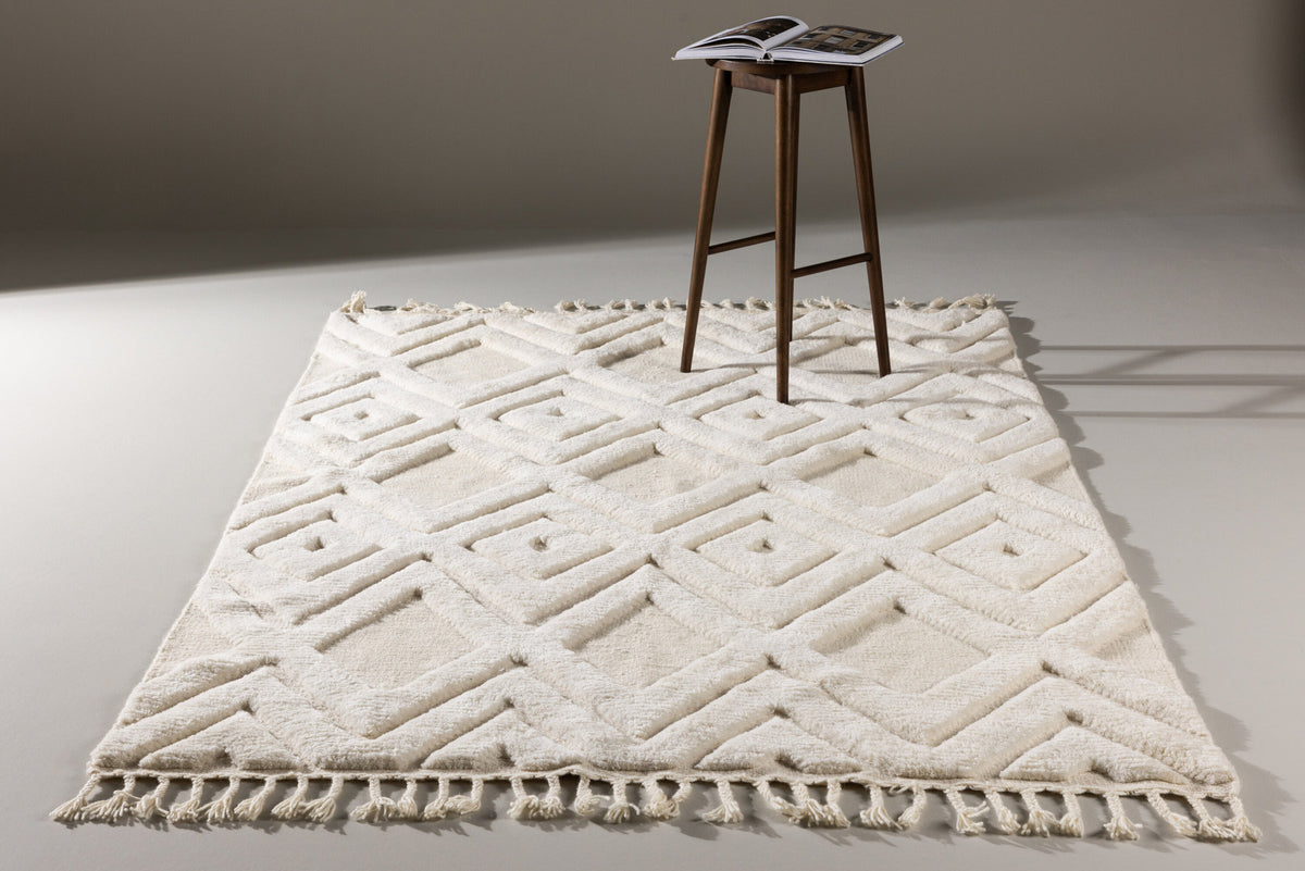 Dahlia Wool Teppich in Weiss präsentiert im Onlineshop von KAQTU Design AG. Teppich ist von Vind