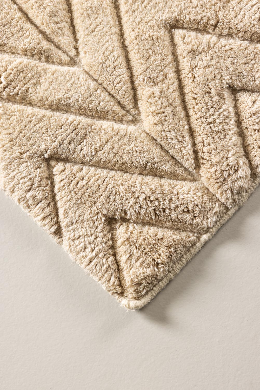 Zoe Teppich in Beige präsentiert im Onlineshop von KAQTU Design AG. Teppich ist von Vind