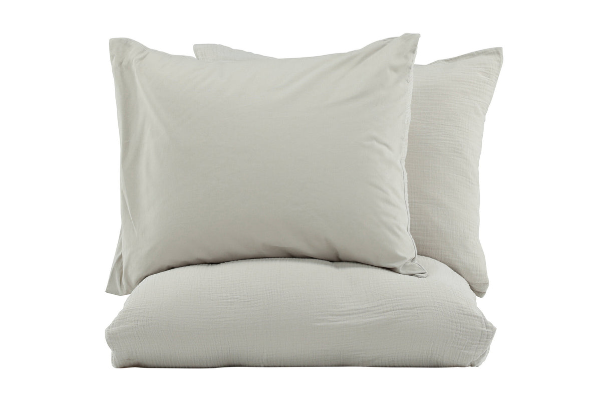 Mila Bettgarnitur in Hellgrau präsentiert im Onlineshop von KAQTU Design AG. Bettwäsche ist von Venture Home