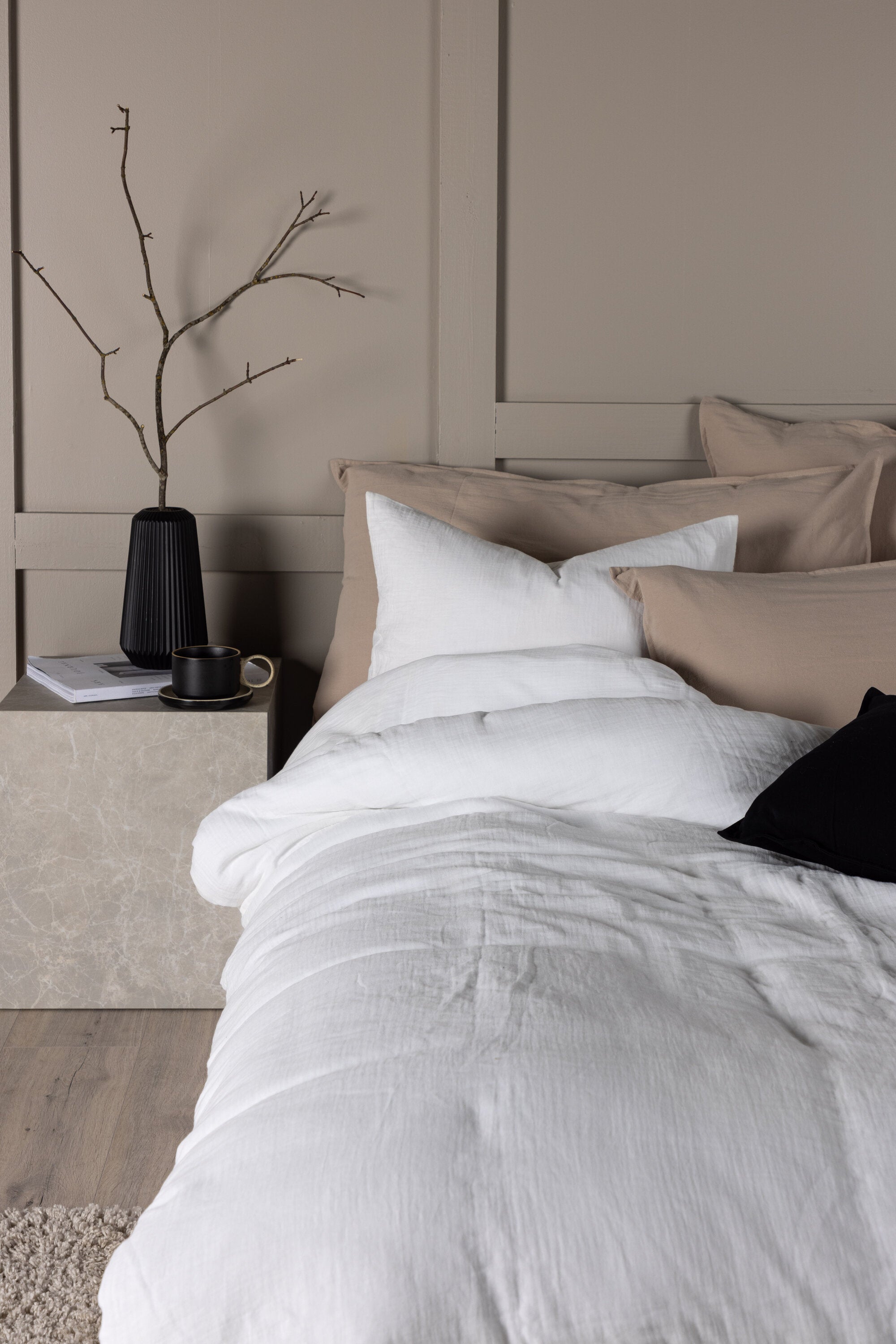 Mila Bettgarnitur Kombo in Weiss präsentiert im Onlineshop von KAQTU Design AG. Bettwäsche ist von Venture Home