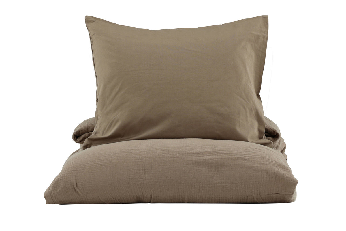 Mila Bettgarnitur in Braun präsentiert im Onlineshop von KAQTU Design AG. Bettwäsche ist von Venture Home