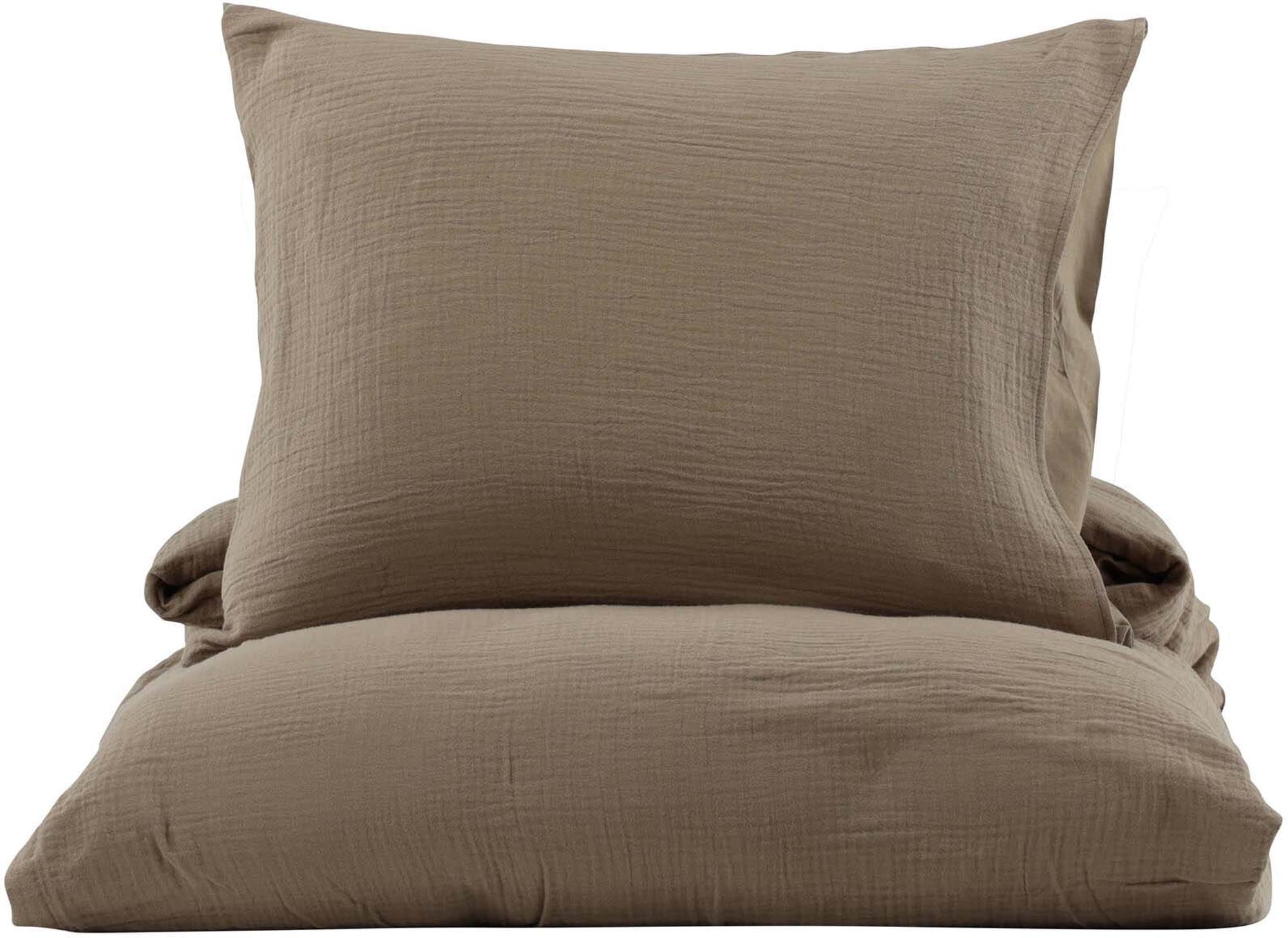 Mila Bettgarnitur in Braun präsentiert im Onlineshop von KAQTU Design AG. Bettwäsche ist von Venture Home