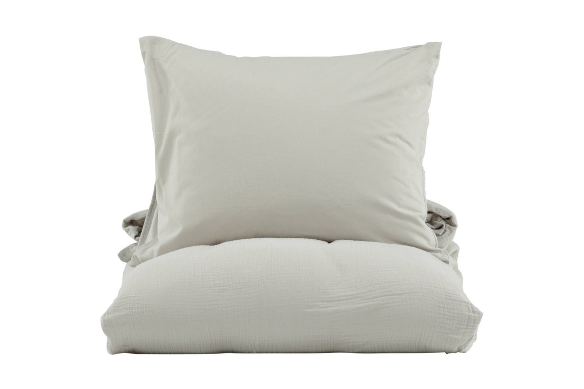 Mila Bettgarnitur in Hellgrau präsentiert im Onlineshop von KAQTU Design AG. Bettwäsche ist von Venture Home