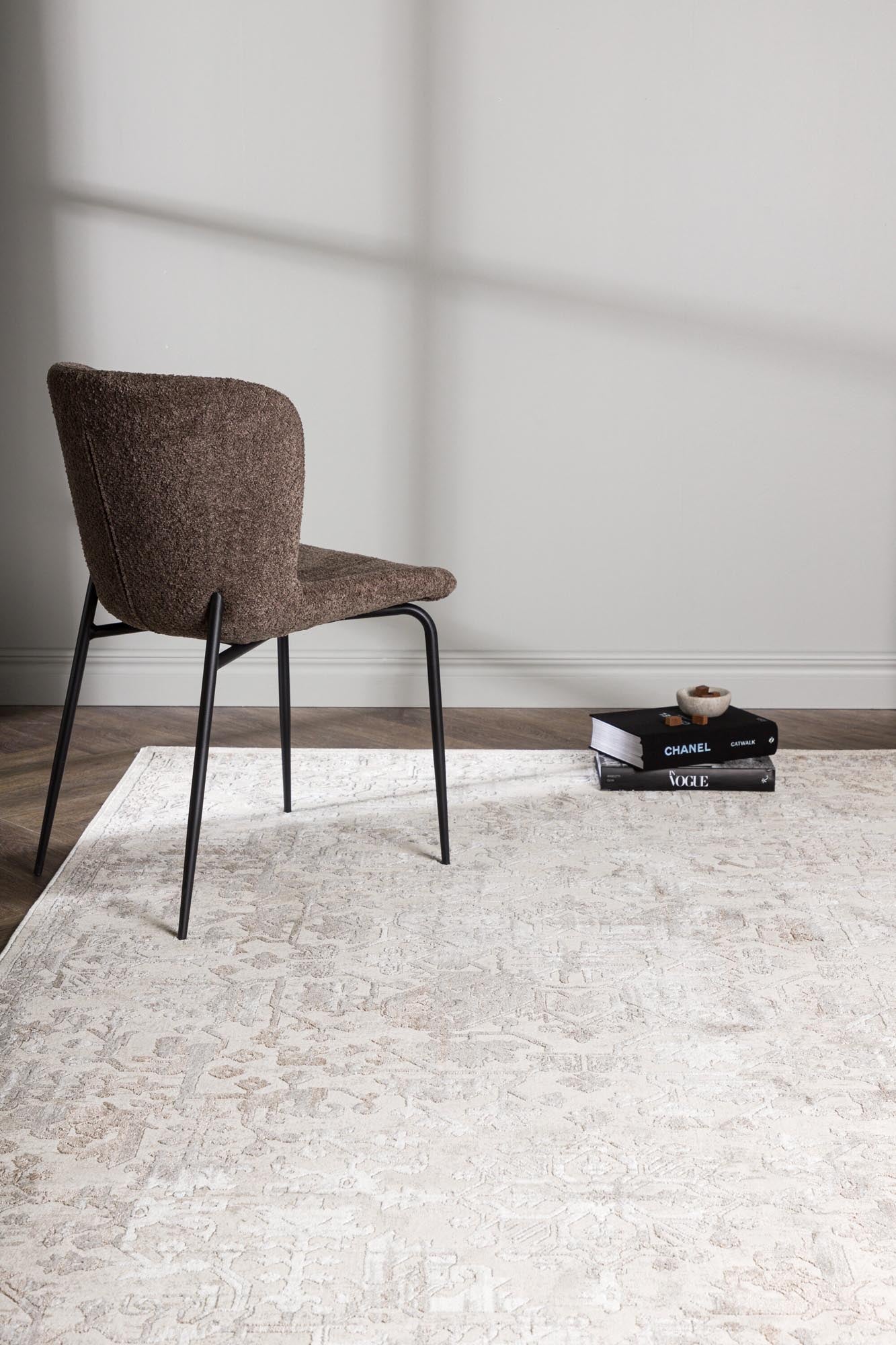 Cleo Teppich in Silber präsentiert im Onlineshop von KAQTU Design AG. Teppich ist von Venture Home