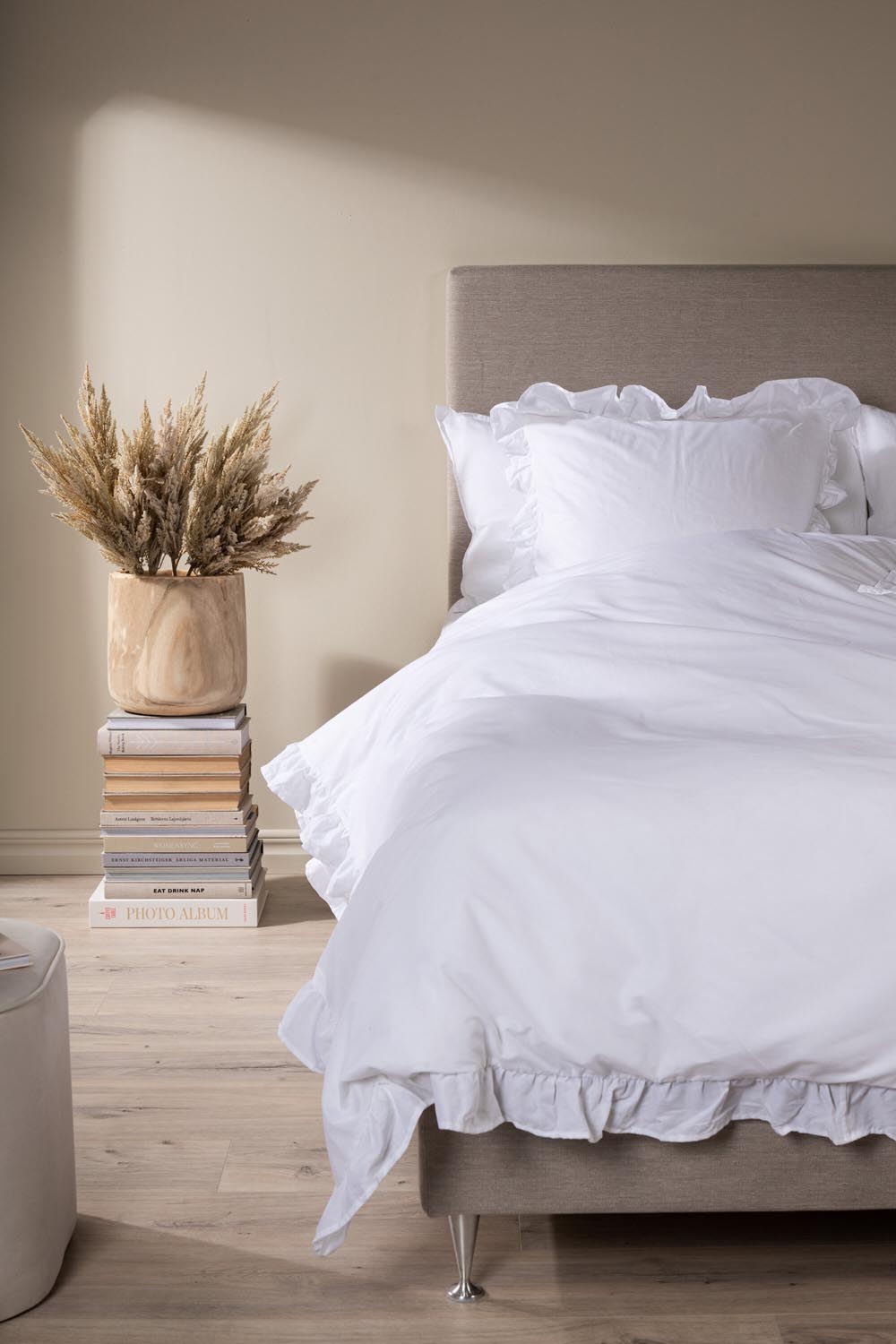 Levi Bettgarnitur in Weiss präsentiert im Onlineshop von KAQTU Design AG. Bettwäsche ist von Venture Home