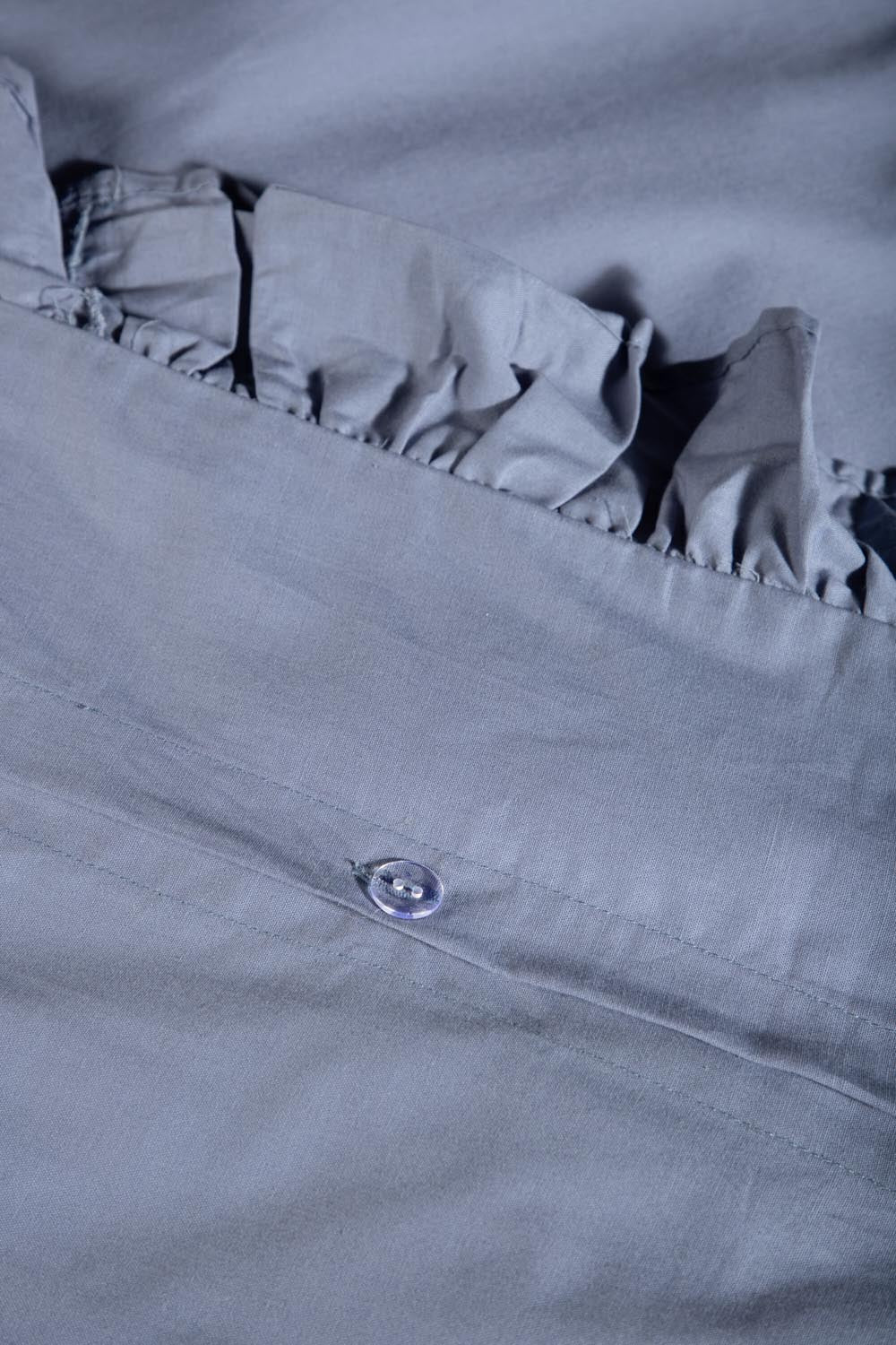 Levi Bettgarnitur in Blau präsentiert im Onlineshop von KAQTU Design AG. Bettwäsche ist von Venture Home