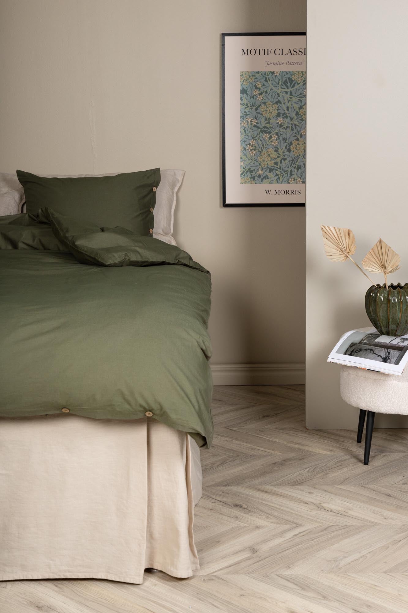 Entdecken Sie das Joar Bettwäsche Set von Venture Home: Elegante Sandtöne, hochwertige Baumwolle und einfache Pflege für erholsamen Schlaf.
