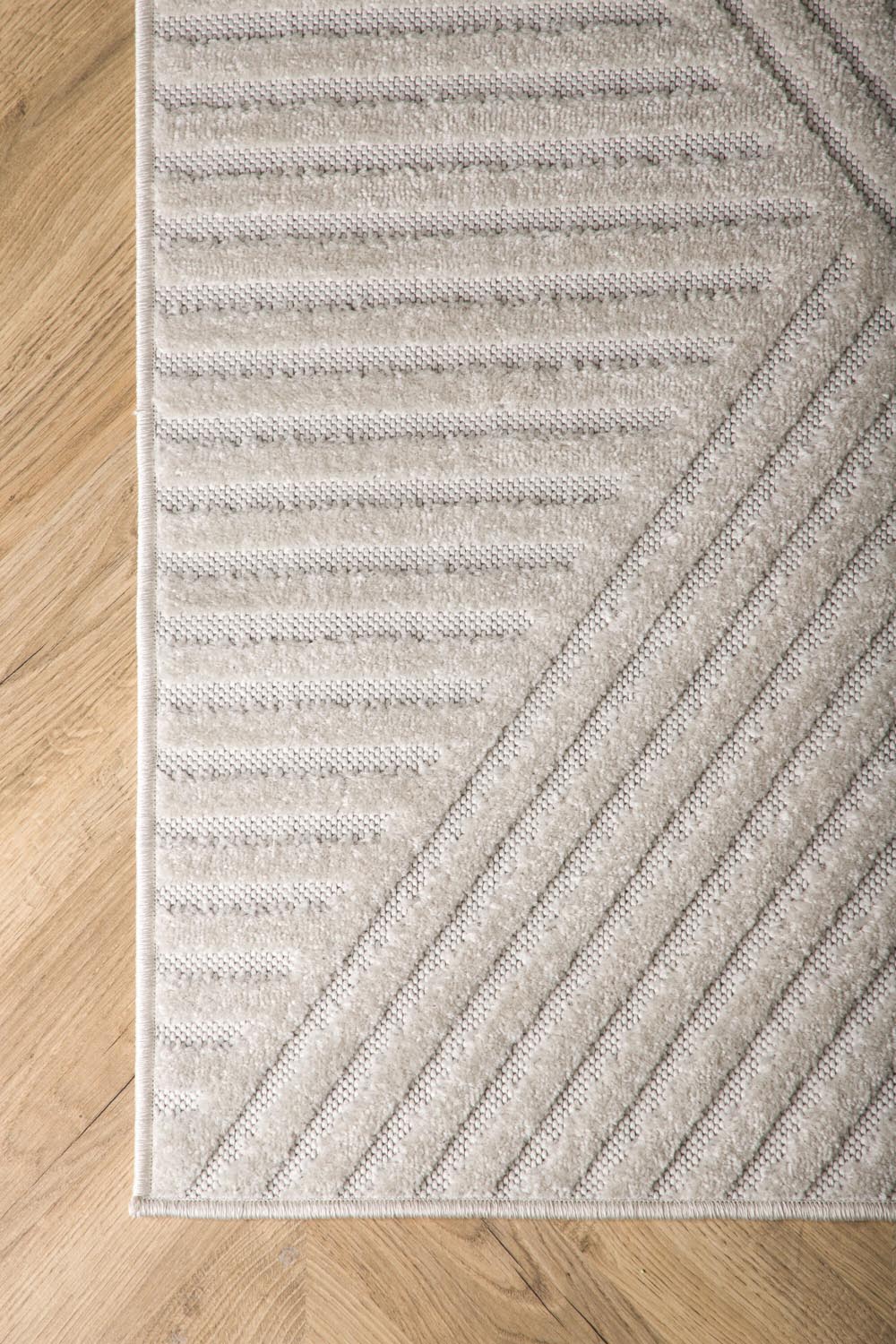 Aron Teppich in Weiss präsentiert im Onlineshop von KAQTU Design AG. Teppich ist von Venture Home