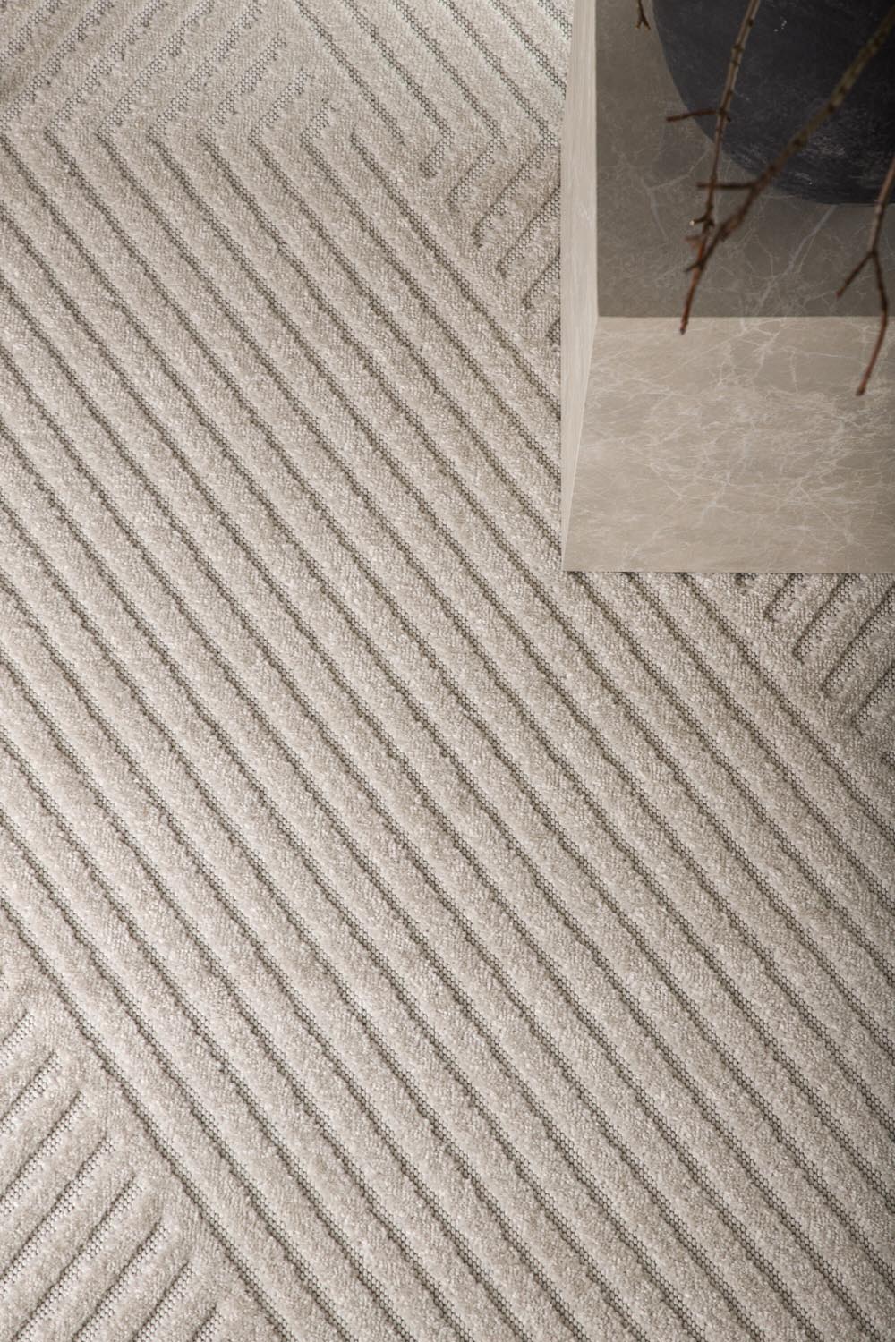 Aron Teppich in Weiss präsentiert im Onlineshop von KAQTU Design AG. Teppich ist von Venture Home