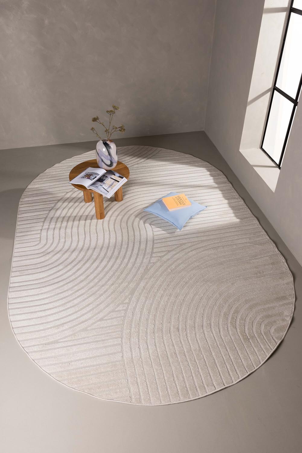 Vince Teppich Oval in Weiss präsentiert im Onlineshop von KAQTU Design AG. Teppich ist von Venture Home