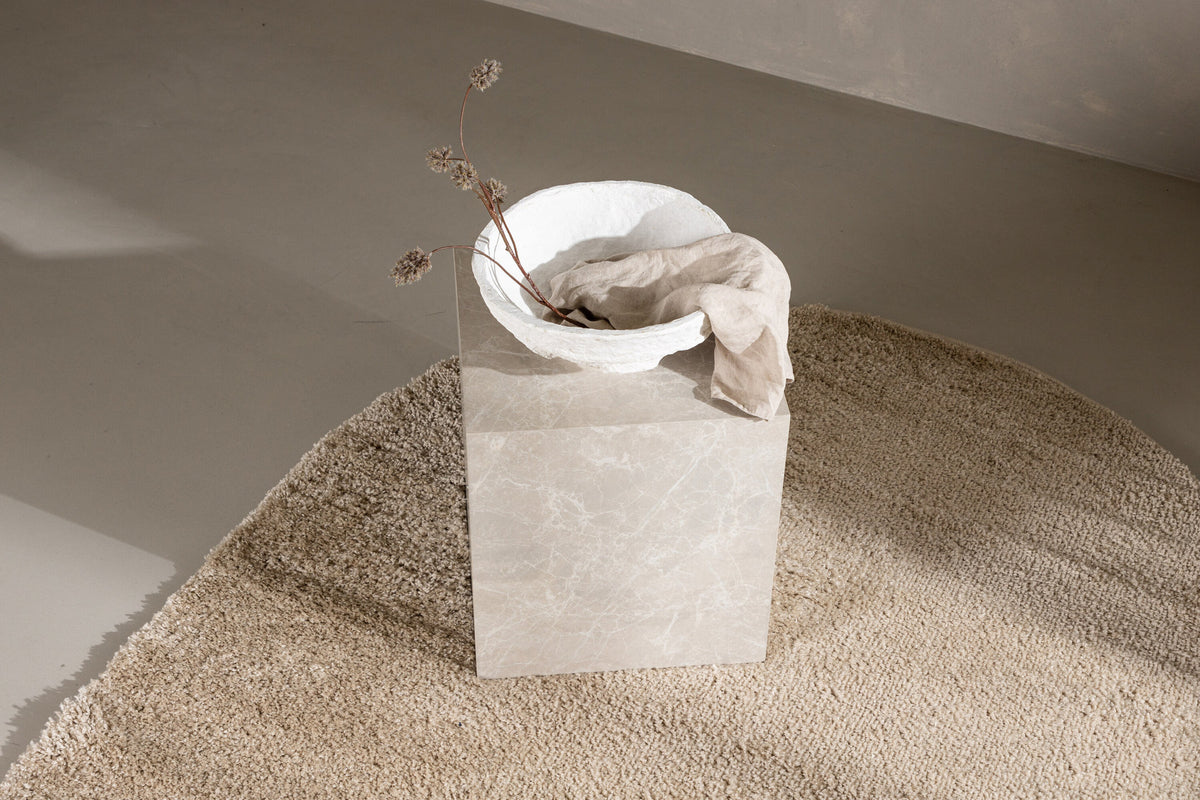 Walter Pluto Teppich Oval in Beige präsentiert im Onlineshop von KAQTU Design AG. Teppich ist von Venture Home
