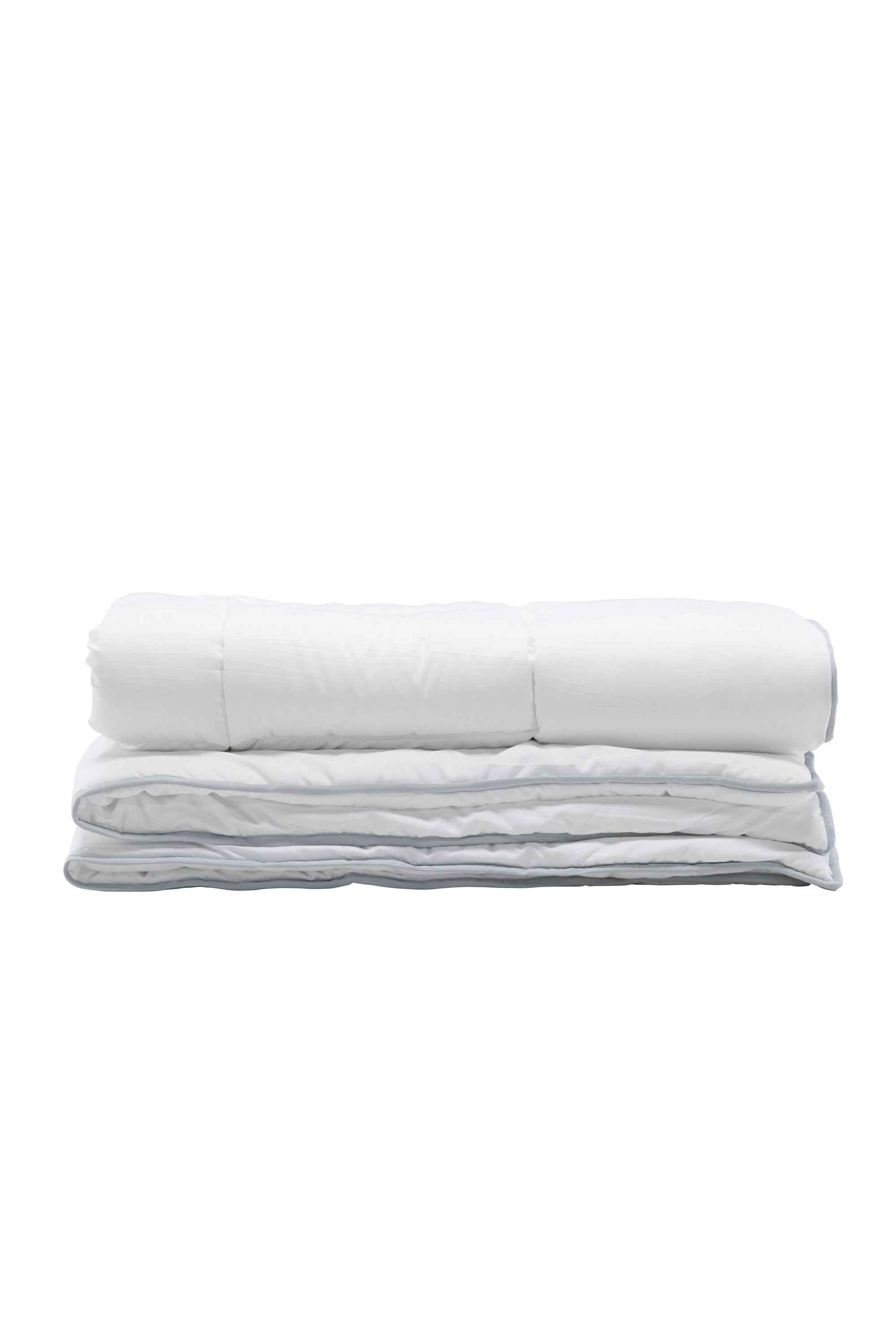 Alice Bettdecke in Weiss präsentiert im Onlineshop von KAQTU Design AG. Bettwäsche ist von Venture Home