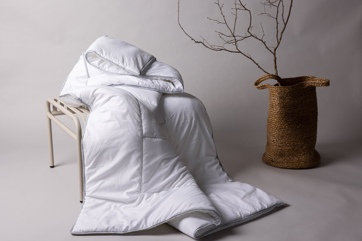 Alice Bettdecke in Weiss präsentiert im Onlineshop von KAQTU Design AG. Bettwäsche ist von Venture Home