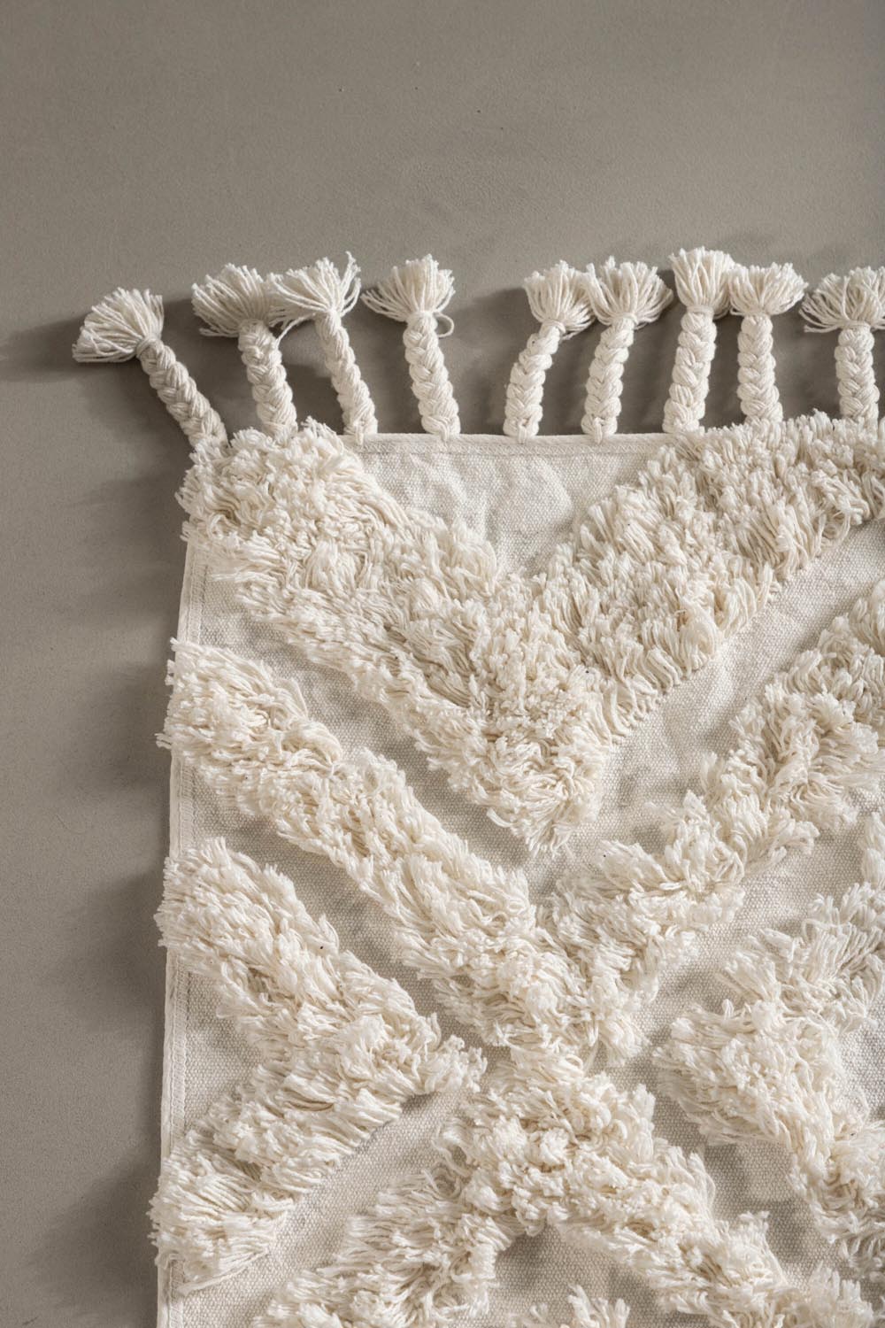Hilma Teppich in Weiss präsentiert im Onlineshop von KAQTU Design AG. Teppich ist von Venture Home
