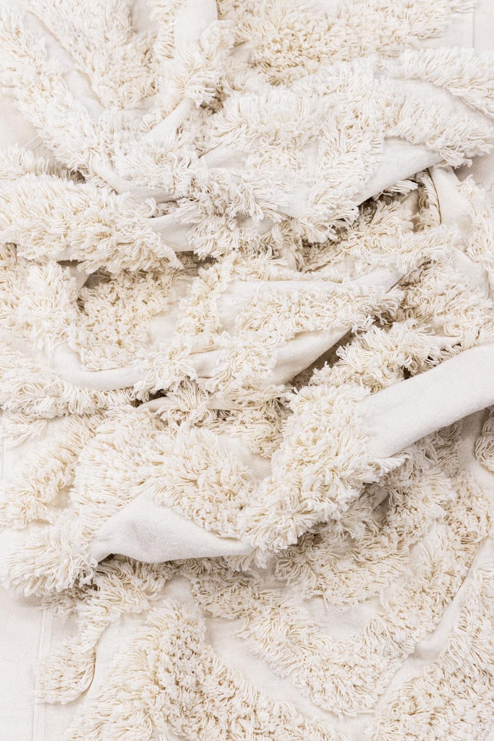 Hilma Teppich in Weiss präsentiert im Onlineshop von KAQTU Design AG. Teppich ist von Venture Home
