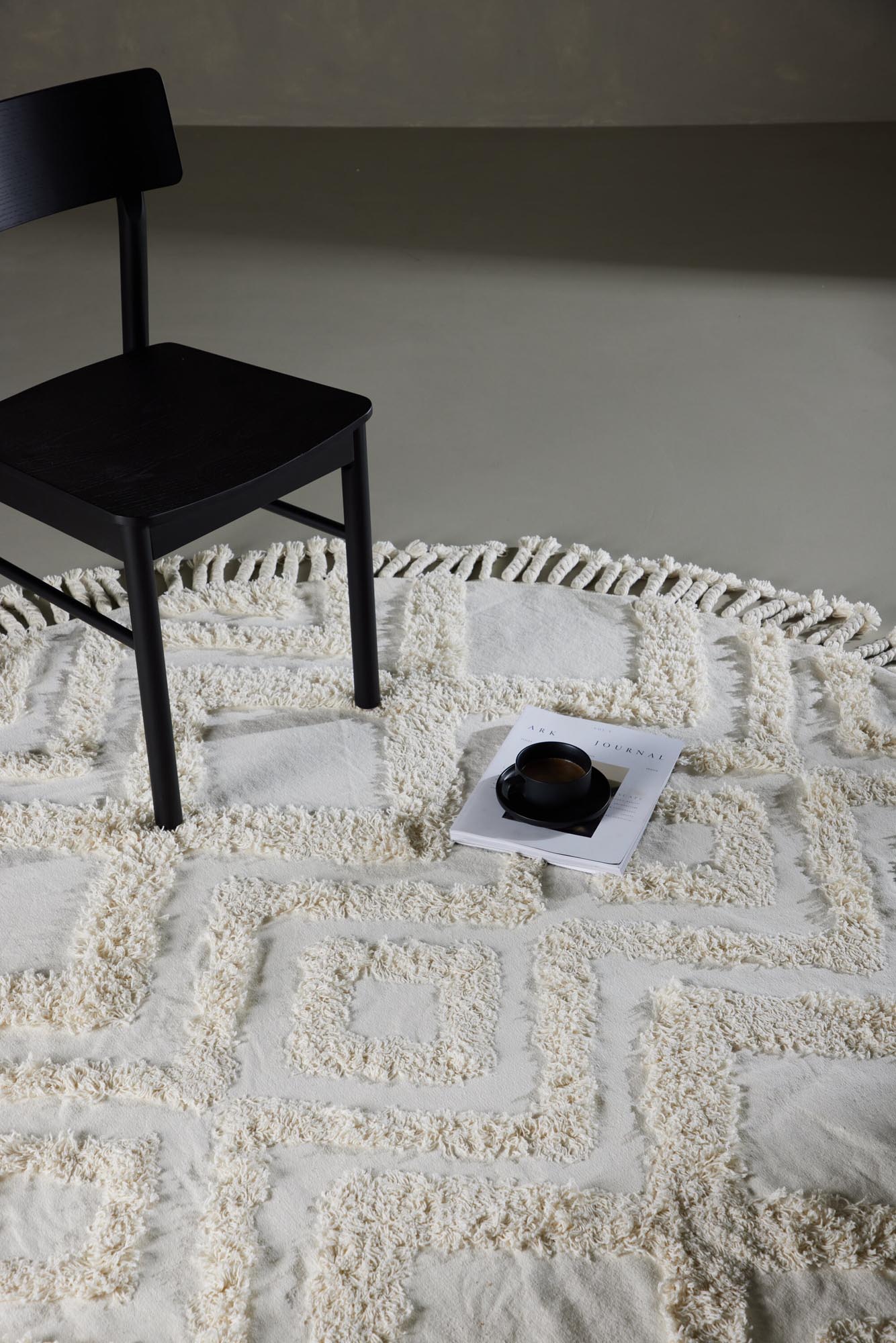 Hilma Teppich in Weiss präsentiert im Onlineshop von KAQTU Design AG. Teppich ist von Venture Home