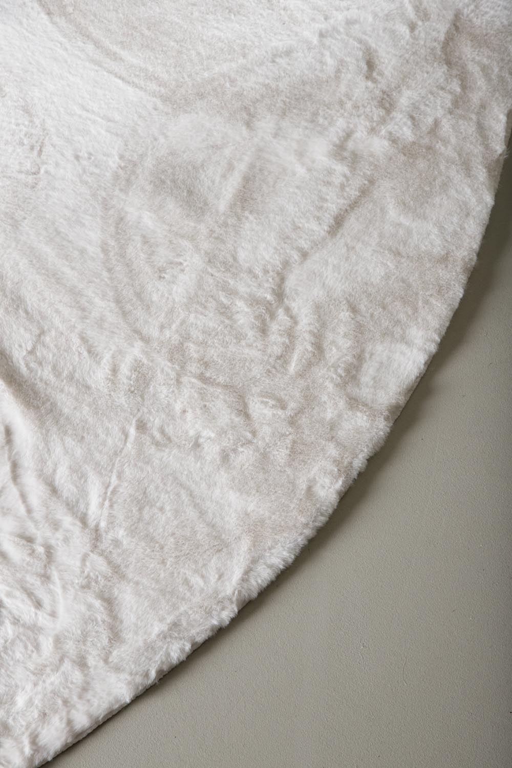 Nina Teppich rund in Weiss präsentiert im Onlineshop von KAQTU Design AG. Teppich ist von Venture Home