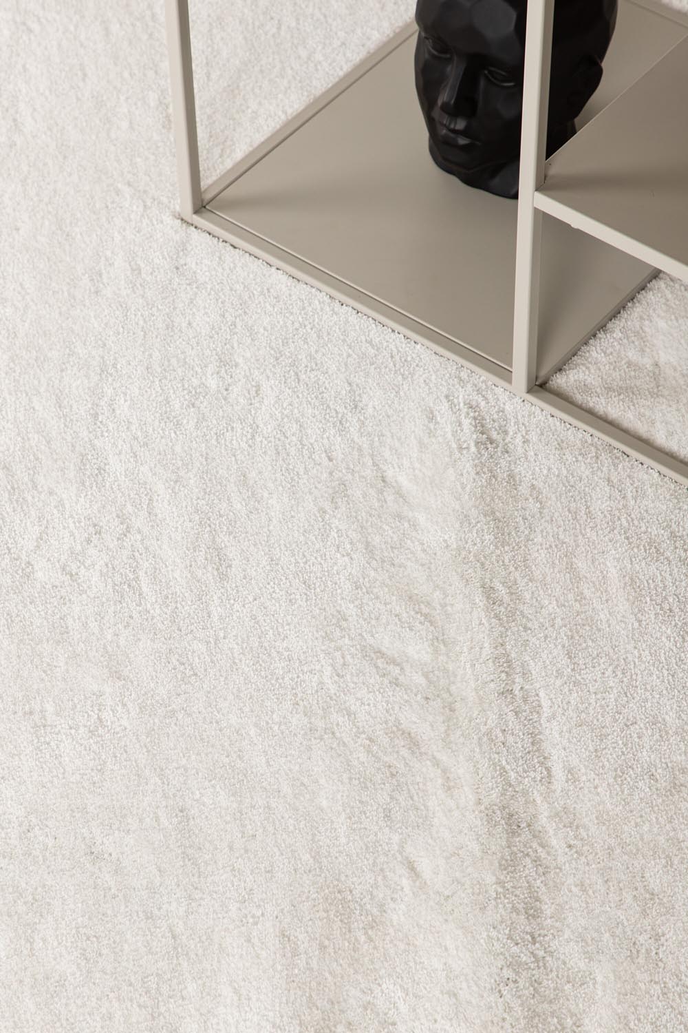 Wunderteppich in Weiss präsentiert im Onlineshop von KAQTU Design AG. Teppich ist von Venture Home