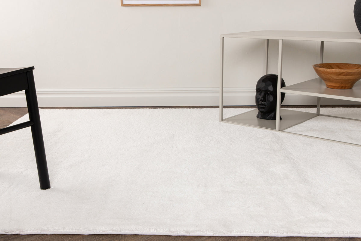 Wunderteppich in Weiss präsentiert im Onlineshop von KAQTU Design AG. Teppich ist von Venture Home