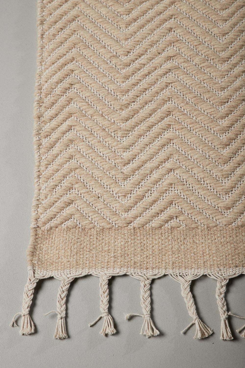 Loke Teppich in Beige präsentiert im Onlineshop von KAQTU Design AG. Teppich ist von Venture Home