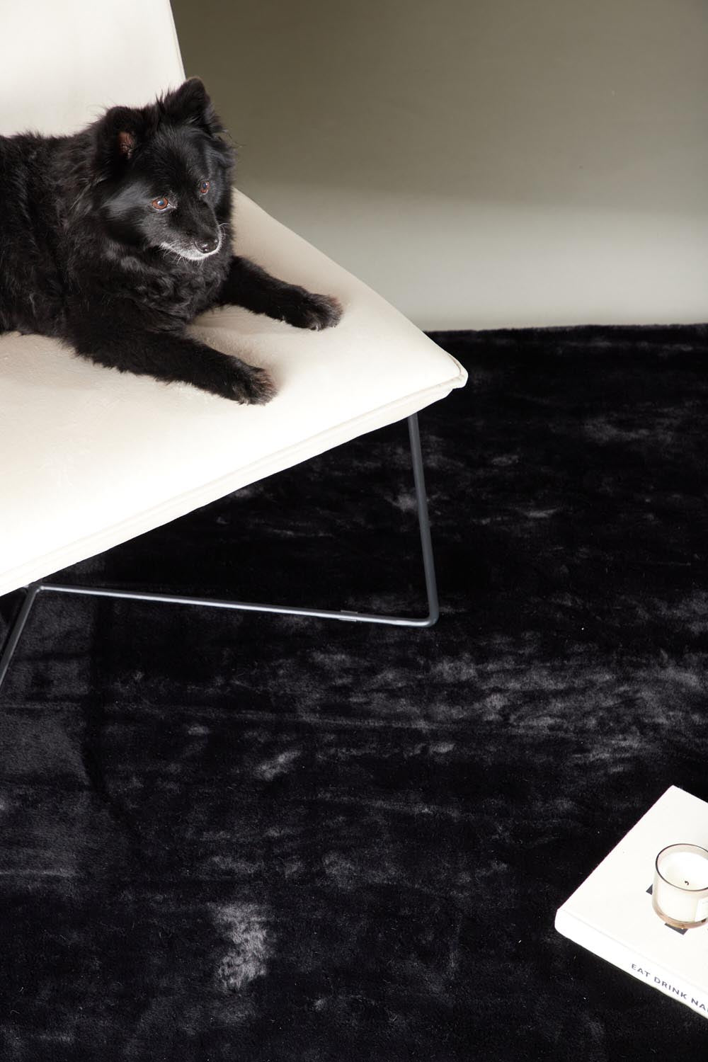 Nina Teppich in Schwarz präsentiert im Onlineshop von KAQTU Design AG. Teppich ist von Venture Home