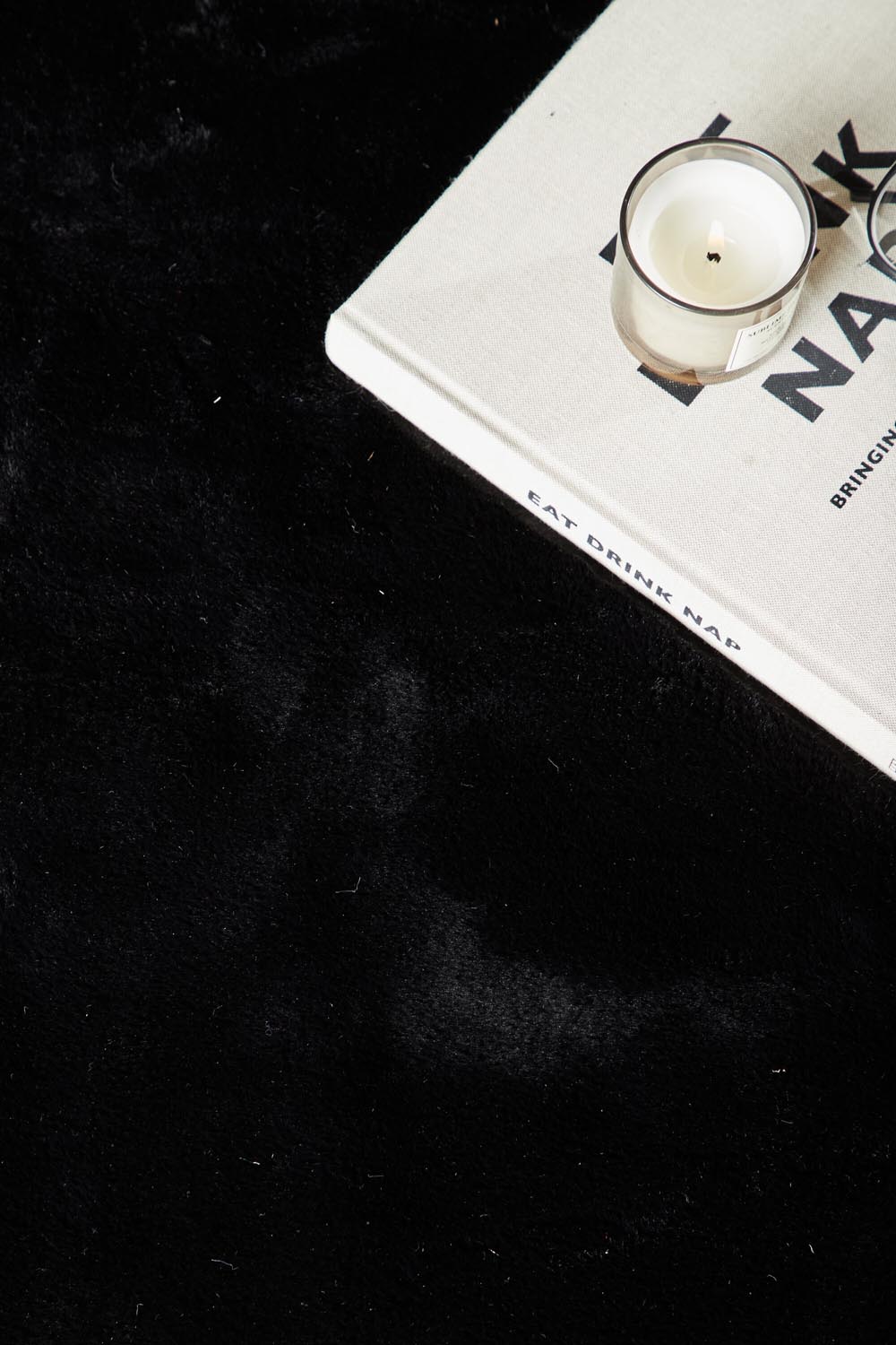 Nina Teppich in Schwarz präsentiert im Onlineshop von KAQTU Design AG. Teppich ist von Venture Home