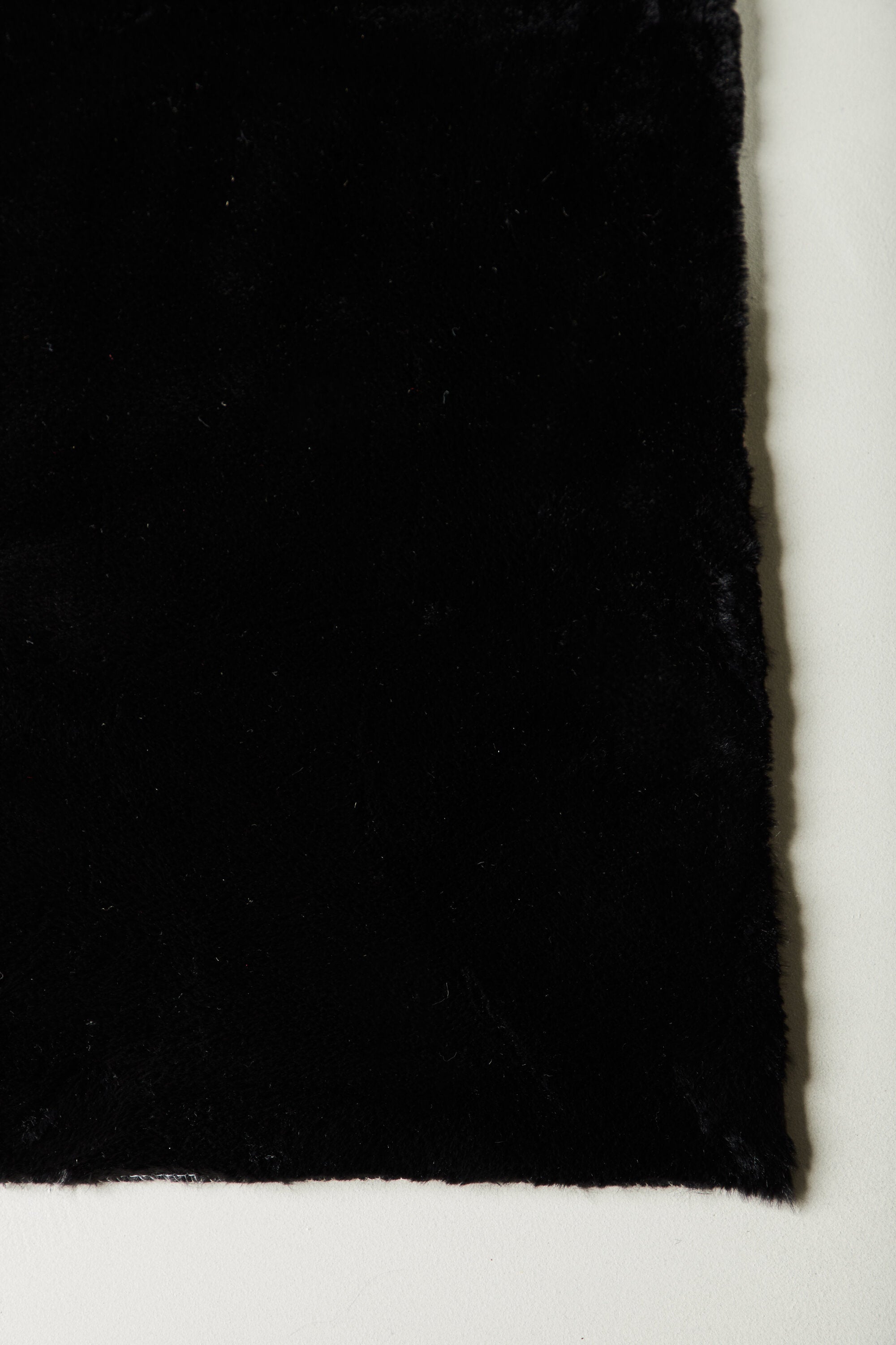 Nina Teppich in Schwarz präsentiert im Onlineshop von KAQTU Design AG. Teppich ist von Venture Home