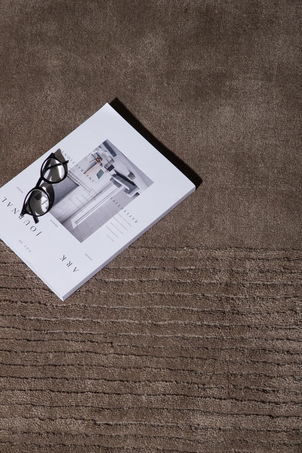 Matteo Teppich in Braun präsentiert im Onlineshop von KAQTU Design AG. Teppich ist von Venture Home