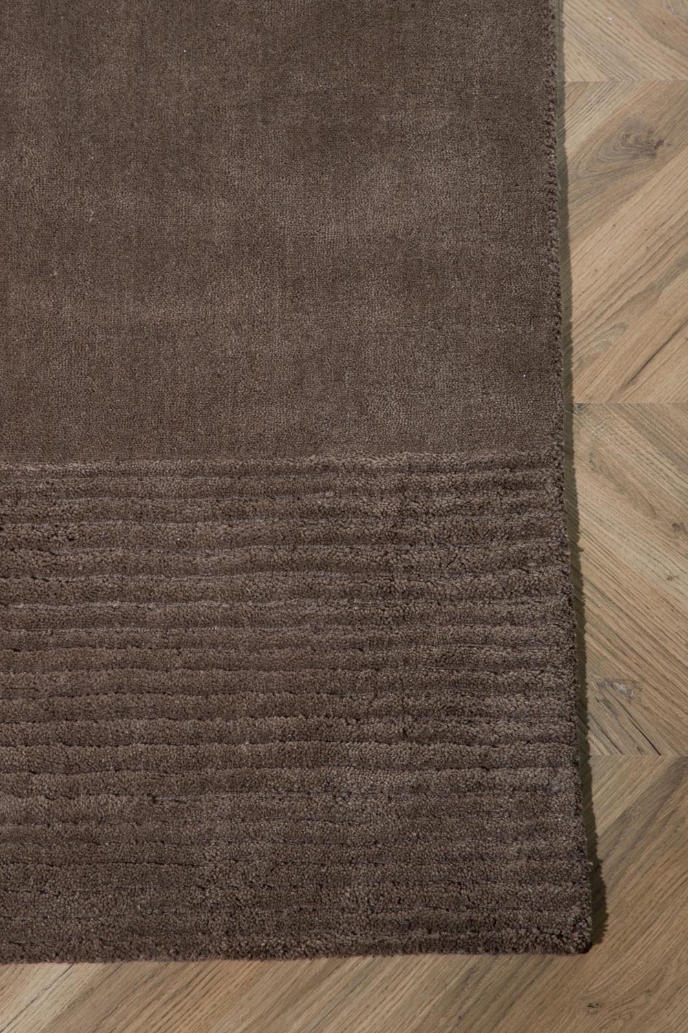 Matteo Teppich in Braun präsentiert im Onlineshop von KAQTU Design AG. Teppich ist von Venture Home