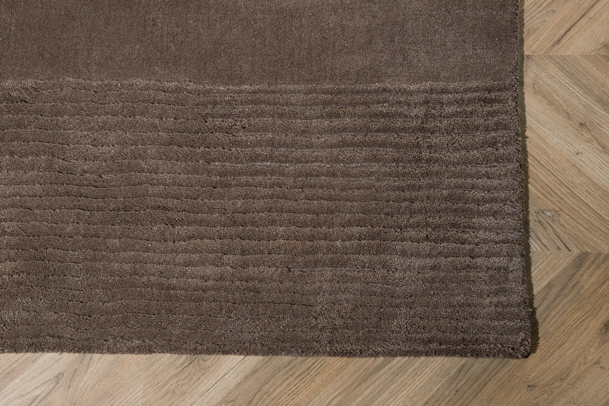 Matteo Teppich in Braun präsentiert im Onlineshop von KAQTU Design AG. Teppich ist von Venture Home