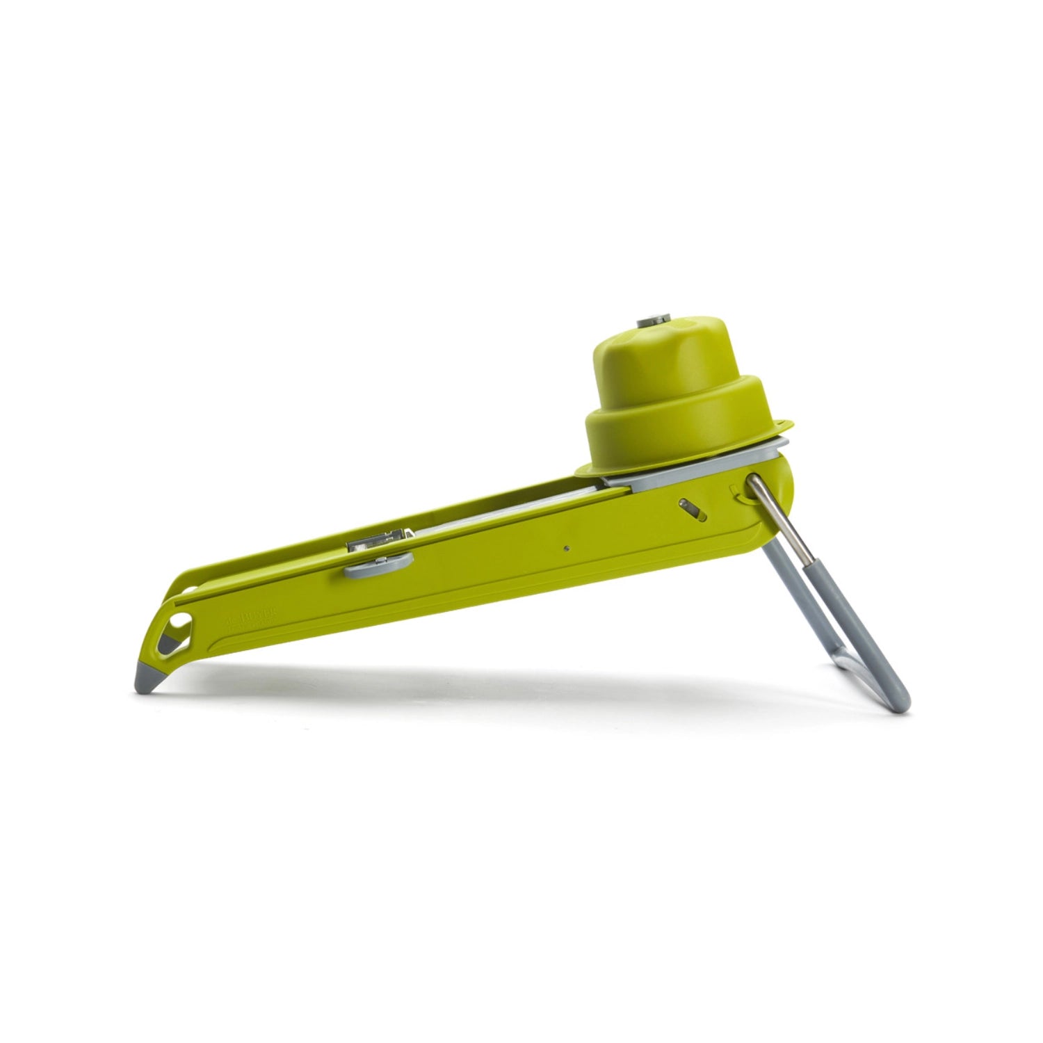 Die Mandoline Swing Plus in lebhaftem Grün von de Buyer ermöglicht müheloses und präzises Schneiden von Obst und Gemüse für vielfältige Rezepte.